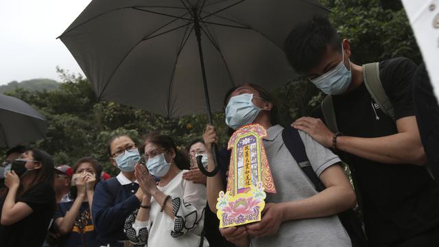 Bahu Membahu Petugas Selamatkan Korban Dan Tangani Kecelakaan Kereta Di Taiwan Bisnis Liputan6 Com