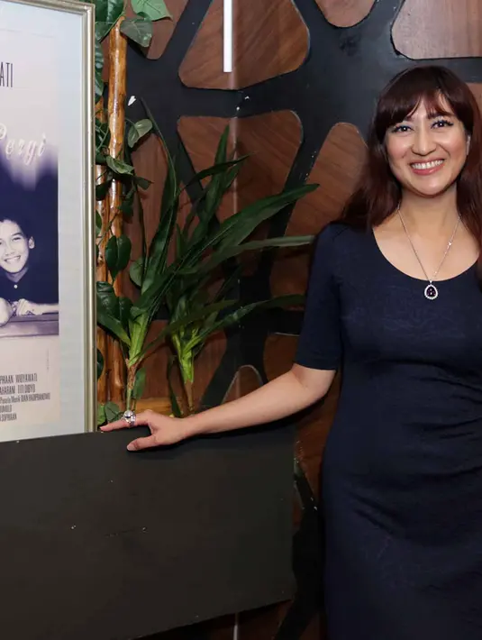 "Senang pastinya ya karena aku seneng banget dapat apresiasi yang sangat besar dari masyarakat. Aku masih belasan ya saat ikut film ini dan sampai sekarang orang masih suka manggil aku dengan nama Sarmila," ujarnya. (Deki Prayoga/Bintang.com)