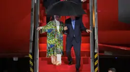 Erdogan tiba di Indonesia bersama Ibu Negara Turki Emine Erdogan sekitar pukul 18.49 WIB. (BAY ISMOYO/AFP)