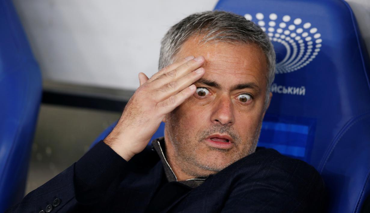 Ekspresi Jose Mourinho saat Chelsea bertandang ke markas Dynamo Kiev dalam laga group G Liga Champions di Stadion Olimpiyskyi, Kiev, Ukraina, (20/10/2015). (Action Images via Reuters/John Sibley)