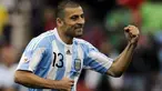 Gaya defender Argentina Walter Samuel di laga lawan Nigeria di penyisihan Grup B PD 2010 di Ellis Park Stadium, Johannesburg, 12 Juni 2010. AFP PHOTO / DANIEL GARCIA 