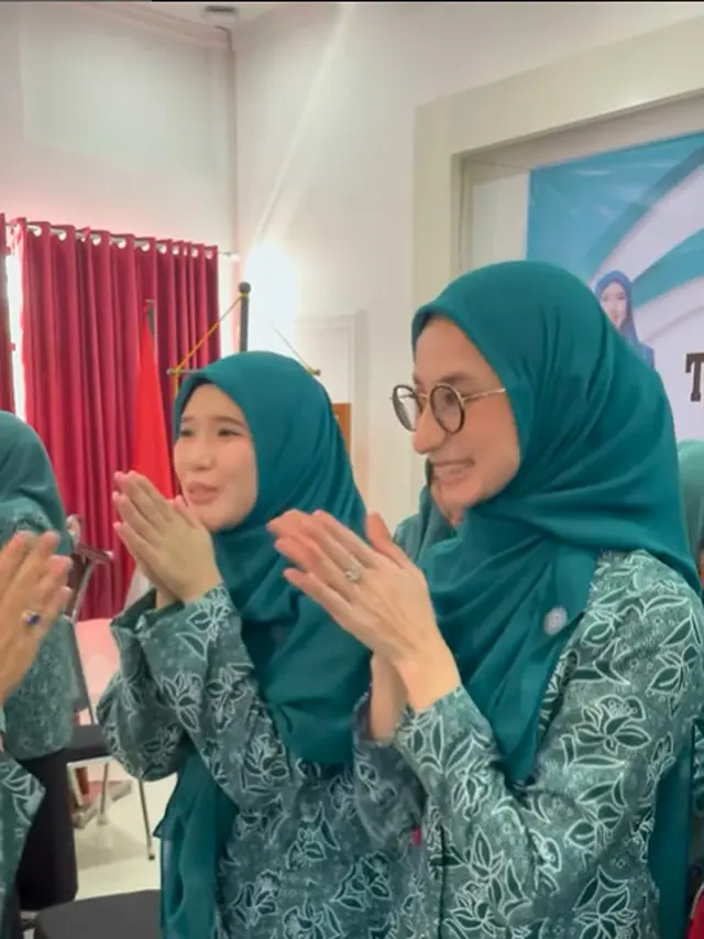 6 Potret Avi Basalamah Istri Ramzi Jadi Ibu PKK, Jabat Ketua Bidang 1 TP PKK Kabupaten Cianjur