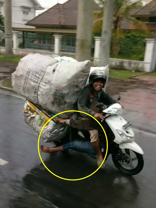 6 Kelakuan Nyeleneh Orang Mengantar Barang Ini Bikin Ngelus Dada