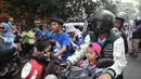 Mereka melakukan pawai berkeliling kota Bandung. Dimulai dari daerah Pasteur hingga berkahir di Gedung Sate. (Bola.com/M Iqbal Ichsan)