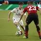 Bek Real Madrid Alvaro Odriozola (kiri). (AFP/Rhona Wise)