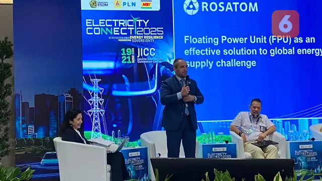 Wakil Direktur Jenderal Solusi Energi Terapung Rosatom Mechanical Engineering LLC Vladimir Aptekarev menjadi pembicara dalam acara Electricity Connect 2025 pada sesi Sharing Experience from New Nuclear Country pada Kamis (20/11/2025) di JICC, Jakarta.