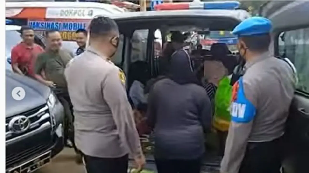 Ambulans Terobos Jalan, Rupanya Mau Liburan (Instagram @makasar_info)