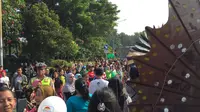 Suasana keramaian parade Asian Games 2018. (Liputan6.com/Muhammad Adiyaksa)