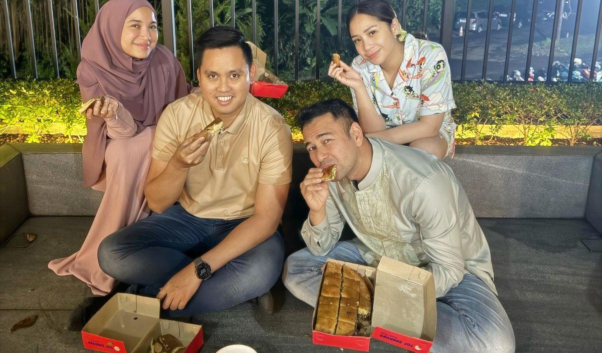 Ada juga yang salfok dengan penampilan Nagita Slavina. Nagita disebut tetap terlihat cantik meski baru bangun tidur.<br>