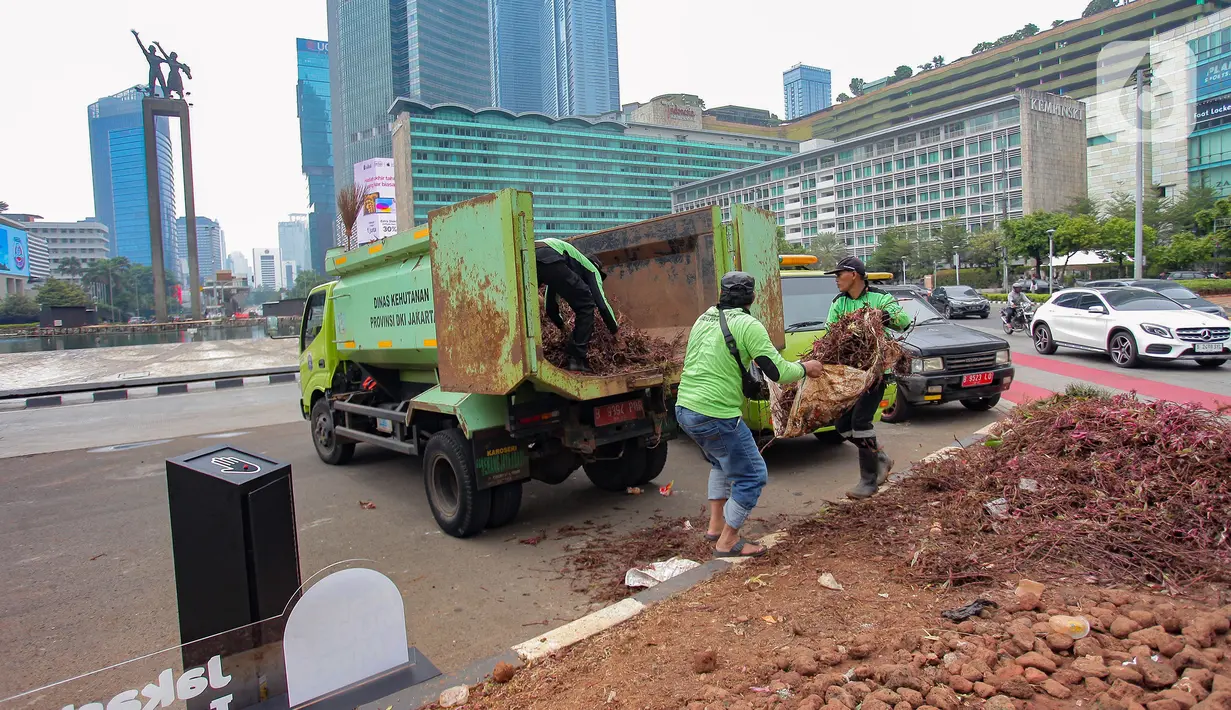Perayaan Malam Tahun Baru 2024 yang digelar Pemprov DKI Jakarta bertajuk 'Malam Muda-Mudi Jakarta Kota Global' digelar di sepanjang Jalan M.H. Thamrin dan Jalan Jenderal Sudirman pada Minggu, 31 Desember 2023 malam. (merdeka.com/Arie Basuki)