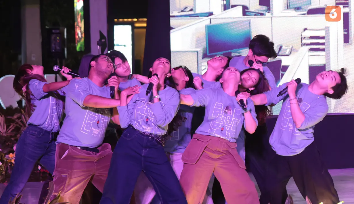 Aksi para pemain dan kreator Home Sweet Loan The Musical tampil luwes dan menghibur saat membawakan POPSICAL: Mini Pop Up Show di Taman Literasi Martha Tiahahu, Jakarta. (KLY/Budy Santoso)
