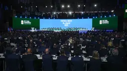 Menurut laporan, ada rencana sebelumnya agar Rajoub dan Suliman berjabat tangan sebagai simbol perdamaian. Namun, hal itu tidak terjadi. FIFA sendiri tidak memberikan komentar resmi terkait rencana tersebut. (AP Photo/The Canadian Press/Darryl Dyck)