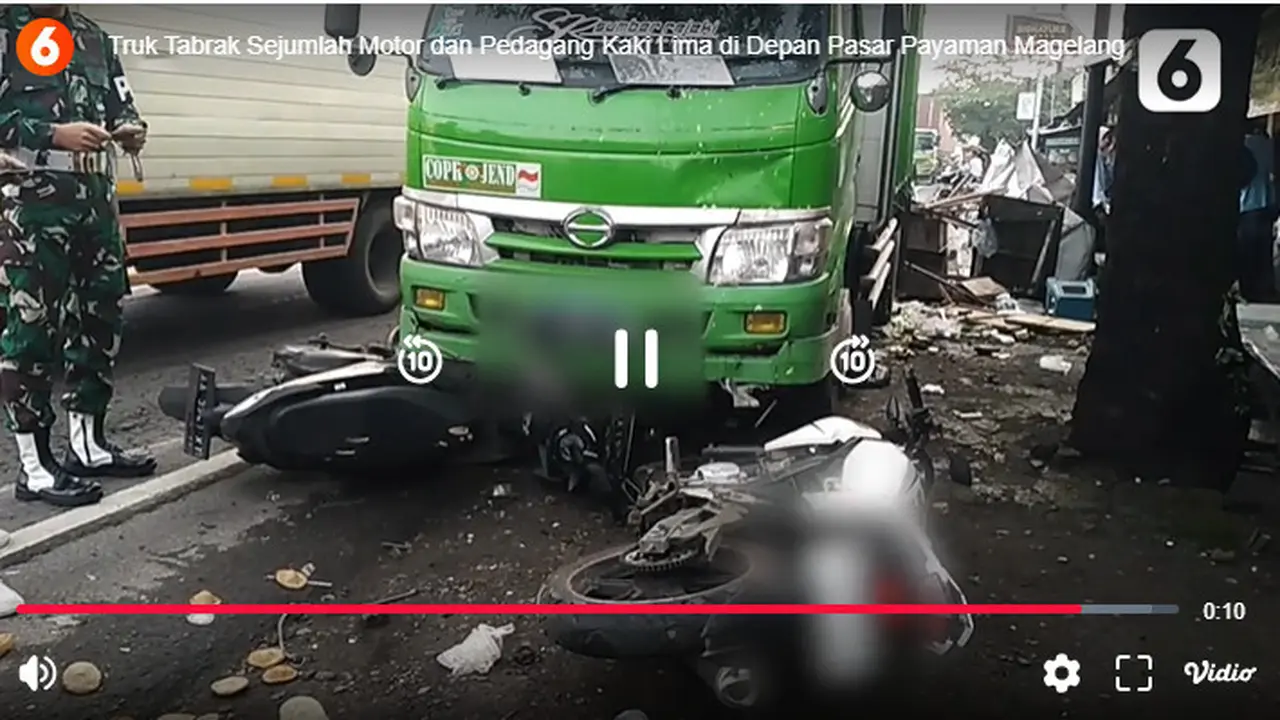 Truk Seruduk Pedagang Kaki Lima di Pasar Payaman Magelang