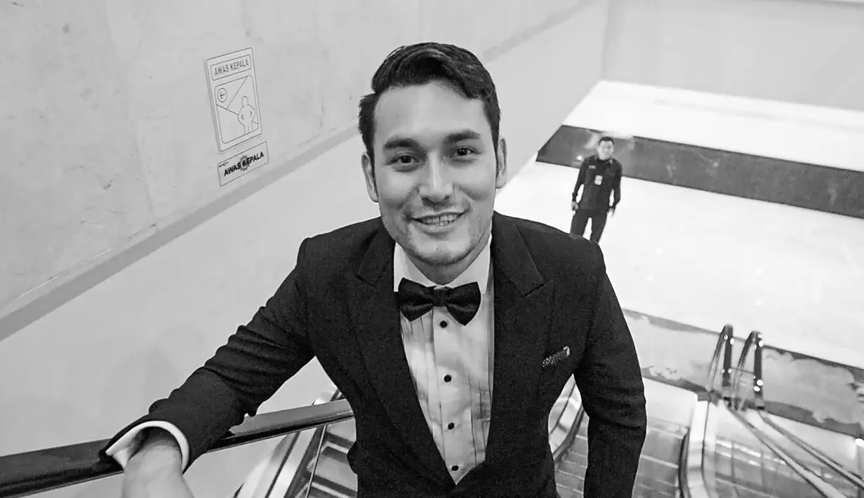 Aktor sekaligus presenter Arifin Putra beberapa waktu lalu sempat menjadi sorotan. Pasalnya, aktor dari film The Raid 2: Berandal akan beradu akting dengan Denise Richards di sequel film Angels Fallen. Usai mendengar pengumuman ini tentu banyak yang bangga karena aktor kelahiran Jerman ini akan bermain film Hollywood. (Liputan6.com/IG/@arifinputra_)
