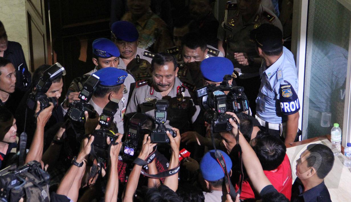 Dalam keterangan persnya usai menjalani Uji kelayakan dan kepatutan (fit and proper test) calon Kapolri di Komisi III DPR, Badrodin mengaku siap menjalankan amanah sebagai Kapolri, Jakarta, Kamis (16/4/2015). (Liputan6.com/Helmi Afandi)