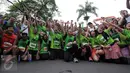 Wali Kota Bogor Bima Arya Sugiarto (tengah) berfoto bersama peserta usai mengikuti Bogor Heritage Run 2016, Minggu (25/9). Bertema Lari dan Berdonasi, peserta diajak ikut peduli pada pelestarian situs-situs bersejarah di Bogor. (Liputan6.com/Helmi Afandi)