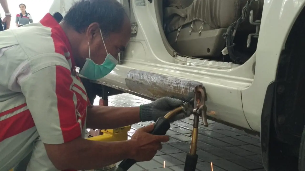 Perbaikan body di Auto2000 Singosari