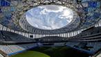 Suasana Stadion Nizhny Novgorod, Rusia, Selasa (19/9/2017). Stadion ini merupakan salah satu dari 12 stadion yang akan digunakan untuk perhelatan akbar Piala Dunia 2018 di Rusia. (AFP/Mladen Antonov)