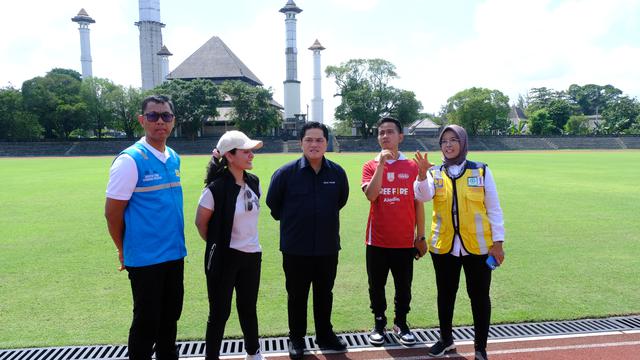 FOTO Erick Thohir Tinjau Stadion Sriwedari