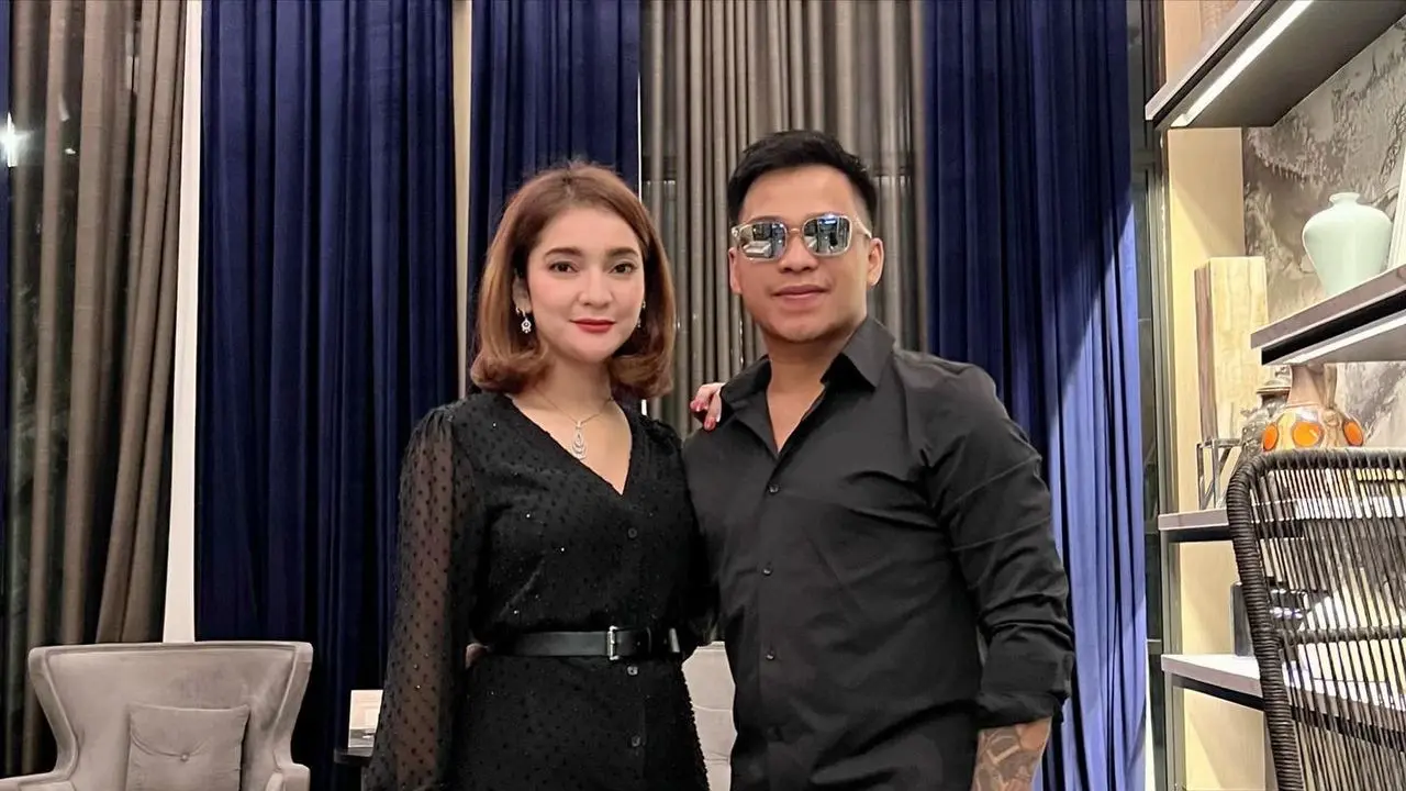 Selebgram Umi Kalsum dan paranormal Wirang Birawa (ist)