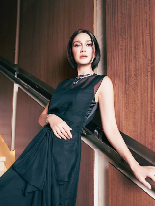 Model Rambut Pendek Luna Maya