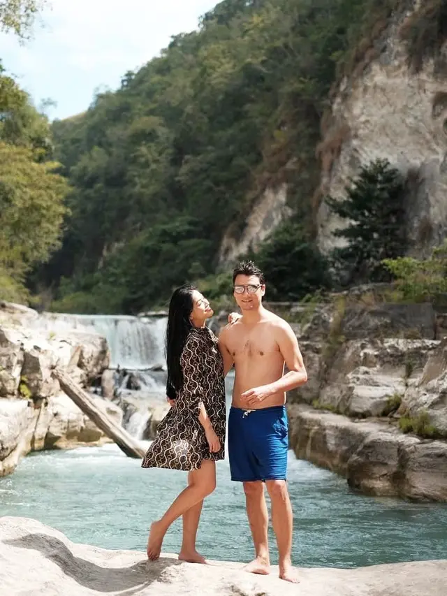 [Fimela] Titi Kamal dan Christian Sugiono