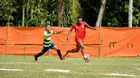 Ananias Fingkrew, striker Semen Padang. (Bola.com/Arya Sikumbang)