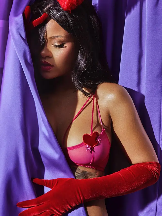 Rihanna Jadikan Cinta Sebagai Inspirasi Koleksi Pakaian Dalam Terbaru
