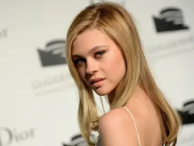 Nicola Peltz berpose saat menghadiri Guggenheim International Gala Pre-Party made possible by Dior di New York, USA, (25/11/2015). Nicola Peltz merupakan artis asal amerika berumur 21 tahun. (AFP PHOTO/Dimitrios Kambouris)