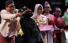 Beda dari Biasanya, di Kampus ini Wisuda Tanpa Toga Baju Adat Jawa jadi Seragam di Hari Istimewa