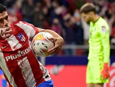 Selama hampir 14 bulan menangani Barcelona hingga akhirnya dipecat, Ronald Koeman setidaknya telah melepas 5 pemain andalan Blaugrana yang dinilai tidak sesuai dalam rencananya. Nyatanya, beberapa di antaranya merupakan blunder. Berikut kelima pemain tersebut. (AFP/Javier Soriano)