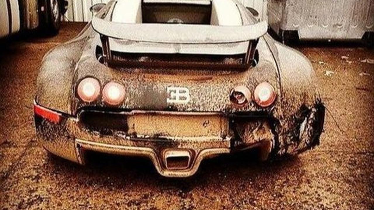 Sayang Banget! Deretan Mobil Mewah Ini Ditinggal Sampai Jadi Rongsokan