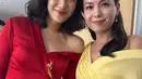 Artis Malaysia Siti Saleha tak kalah memesona kenakan corset dress warna kuning cerah.