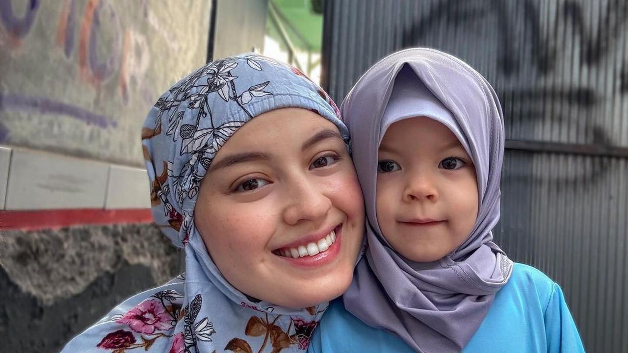 Cantik Berhijab, Ini 7 Potret Kimberly Ryder Ikut Kajian Bareng Para Sahabat