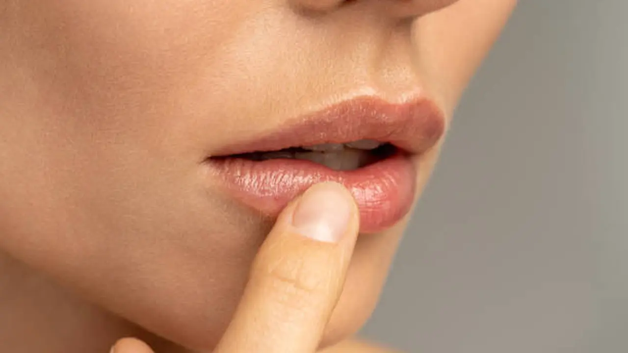 9 Penyebab Mulut Kering Saat Bangun Tidur, Bukan Cuma Dehidrasi