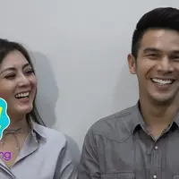 Jonathan Frizzy merasa tidak salah pilih Dhena Devanka menjadi istrinya. Sudah memiliki anak tiga, mereka tidak ada rencana untuk tambah momongan lagi. 