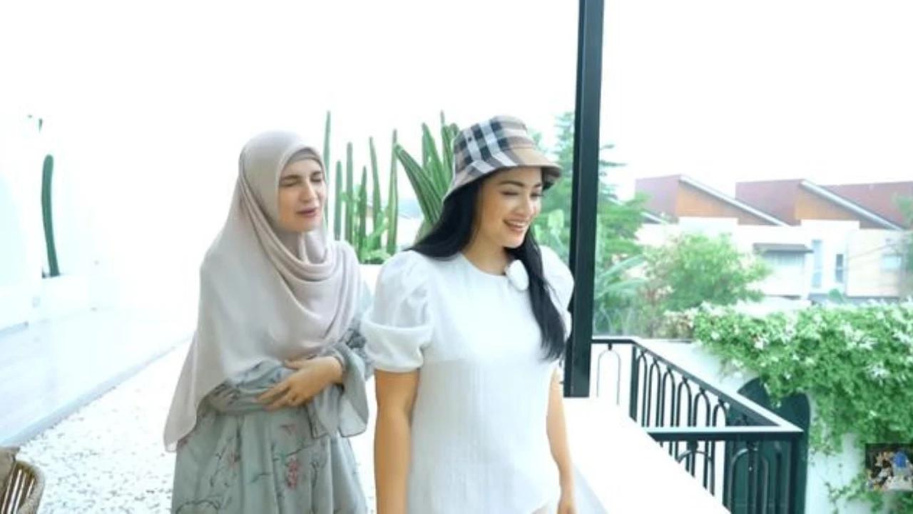 10 Potret Rooftop Rumah Shireen Sungkar, Nuansa Tropis ala Bali yang Bikin Betah