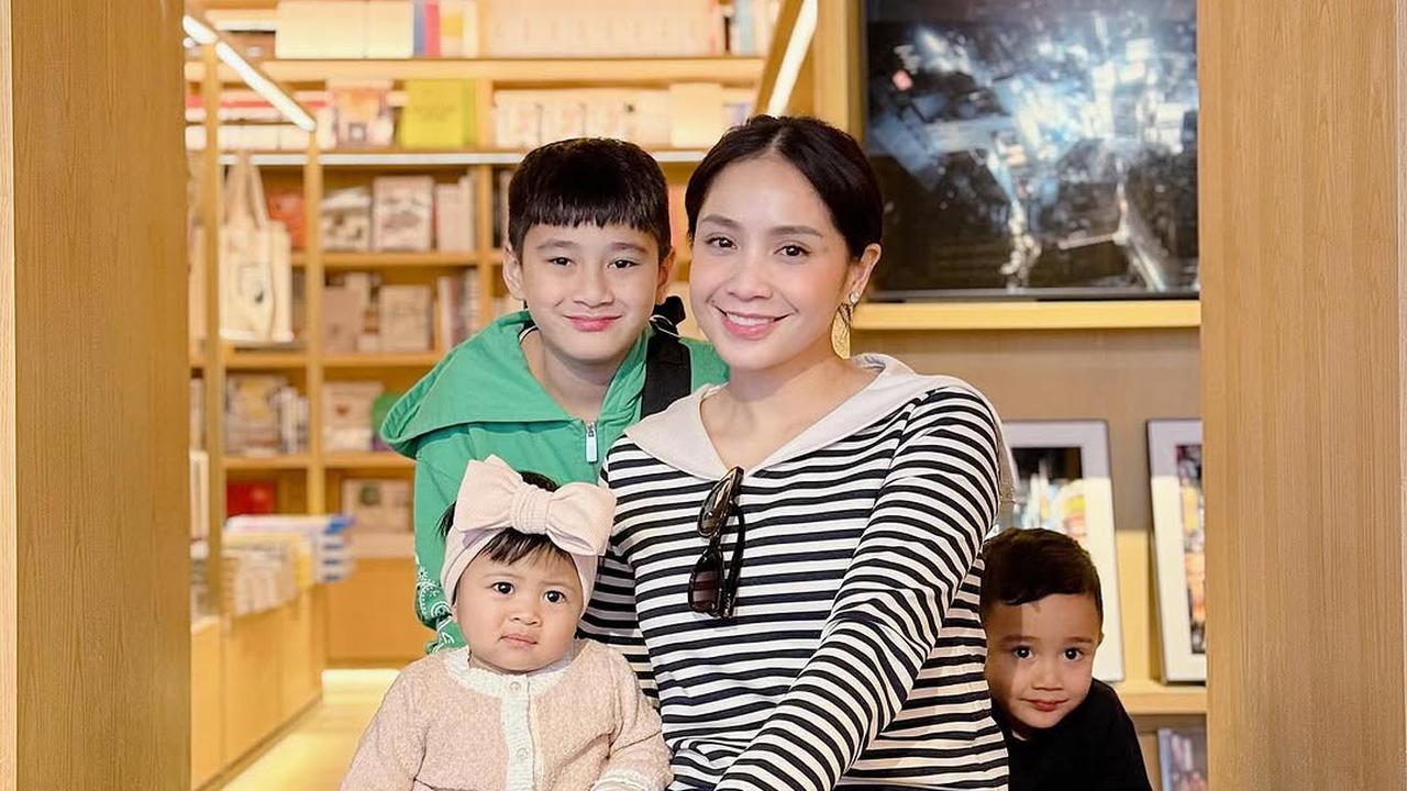 Potret Nagita Slavina dengan Tiga Anaknya di Jepang, Sebut Ketiganya Sebagai Hadiah Tuhan