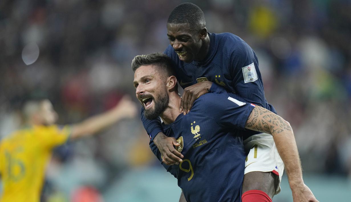 Olivier Giroud. Striker Timnas Prancis berusia 36 tahun ini mencetak brace di Piala Dunia 2022 pada laga matchday pertama di Grup D menghadapi Australia (20/11/2022). Pada laga yang dimenangi Prancis 4-1 tersebut, Olivier Giroud mencetak dua golnya pada menit ke-32 dan 71. Sementara pada matchday kedua menghadapi Denmark (26/11/2022) saat Prancis menang 2-1 dan memastikan lolos ke babak 16 besar, ia gagal menyumbang gol. (AP/Francisco Seco)