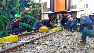 KAI Anjlok: KA Putri Deli Tabrak Truk di Sumut, Ratusan Penumpang Dialihkan