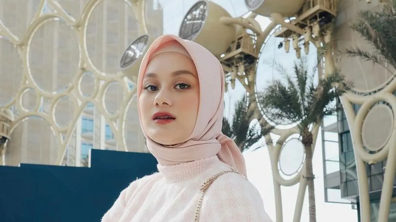 Dinda Hauw Ungkap Cerita Dibalik Jadi Model Catwalk di Dubai Fashion Week 2021