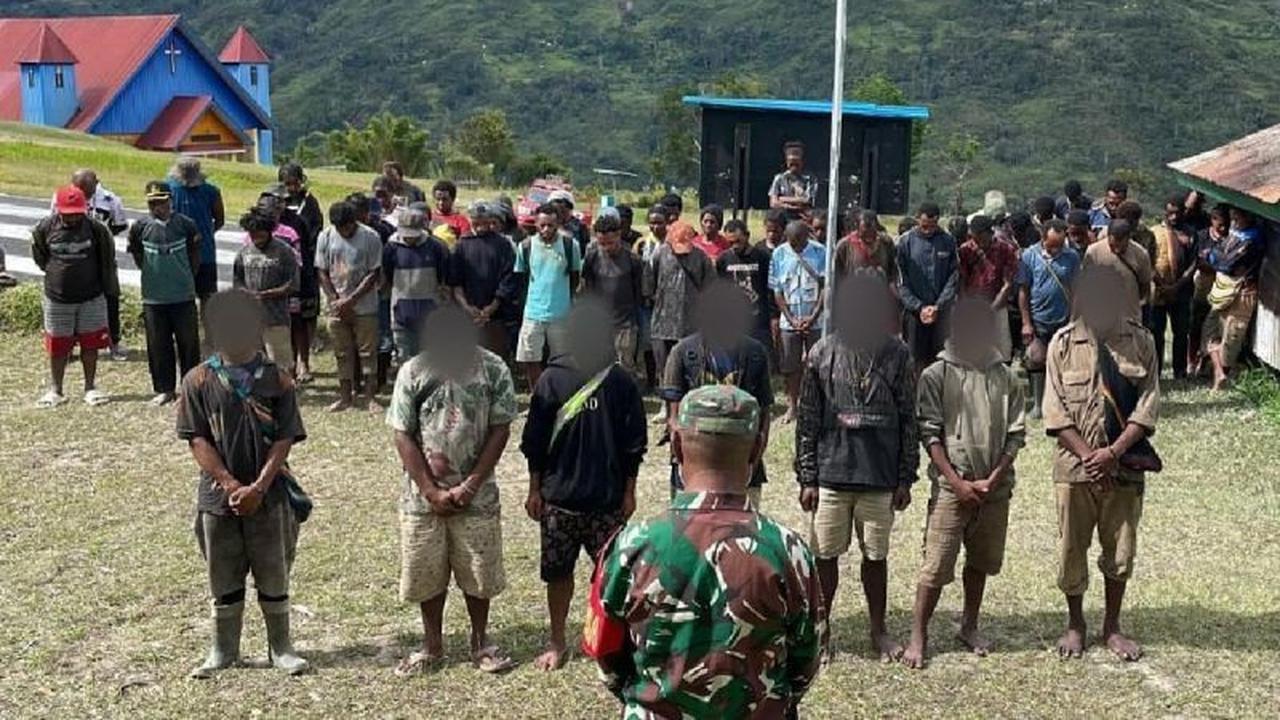 Tiga Anggota KKB Kiwirok Kembali ke NKRI, Bawa Senjata Api