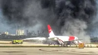Pesawat Boeing 767 terbakar di bandara Hollywood (myfox8)