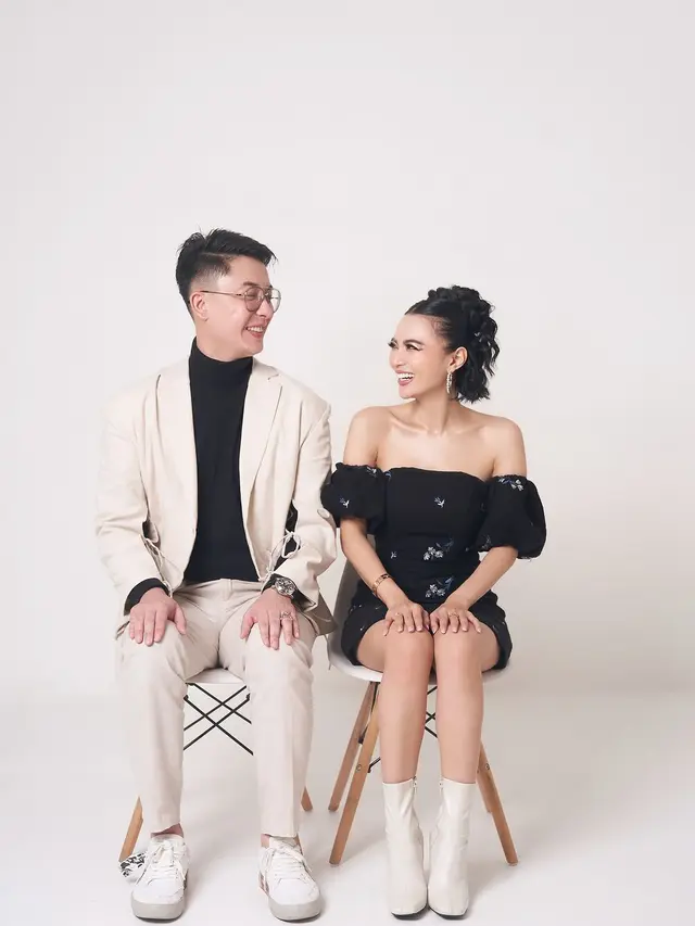 Wika Salim dan Max Adam