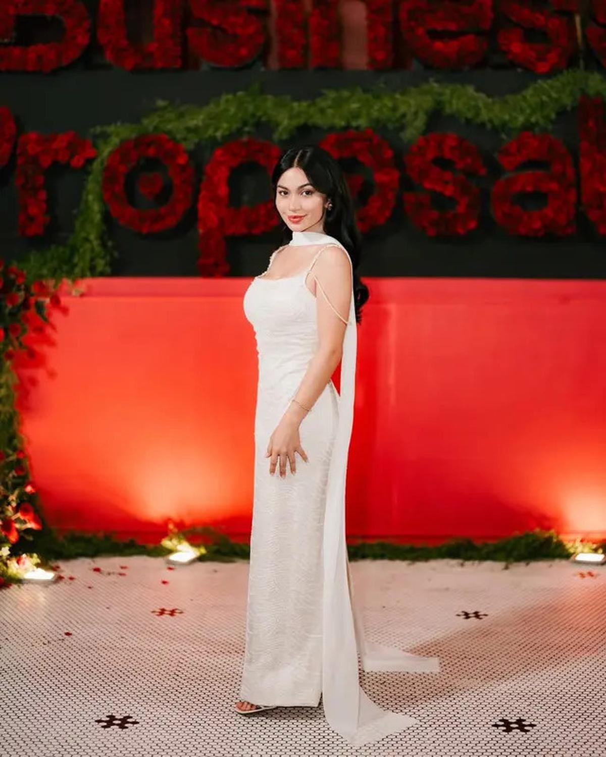Tampilan Plumpy Glossy Lips Ariel Tatum di Business Proposal Indonesia yang Bikin Terlihat Cantik Natural