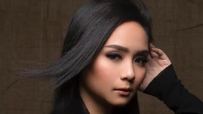 [Bintang] Biar Pipi Chubby, Makeup Andalan Gita Gutawa Ini Keren Maksimal