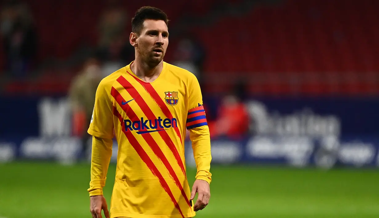 3. Lionel Messi (Barcelona) - Lionel messi sejatinya merupakan penyerang sayap kanan yang bisa menjadi second striker. Pemain asal Argentina ini memiliki kemampuan mencetak gol dan memberikan assist sama baiknya. (AFP/Gabriel Bouys)