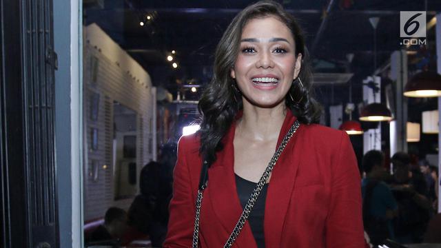 Sempat Takut Dengan Peran Ini Adinia Wirasti Menang Di Ffb 2017 Showbiz Liputan6 Com
