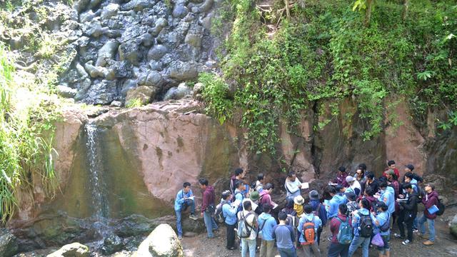 Situs Watu Kelir di Sungai Muncar, Seboro, Kebumen terdiri dari batuan rijang dan lava basal. (Foto: Liputan6.com/Muhamad Ridlo)