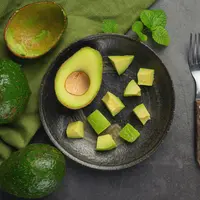 Alpukat memiliki banyak nutrisi yang bermanfaat untuk kesehatan (Credit: Freepik/jcomp)